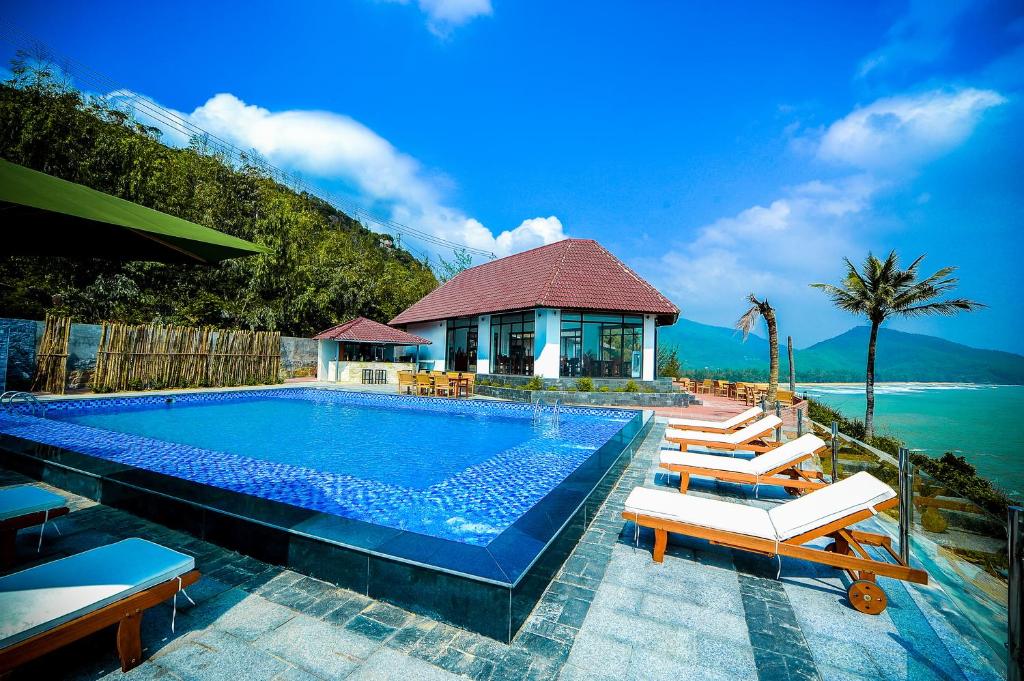 Aurora Villa & Resort Quy Nhon Aurora Villa & Resort Quy Nhon: nổi bật với không gian xanh và view biển rộng