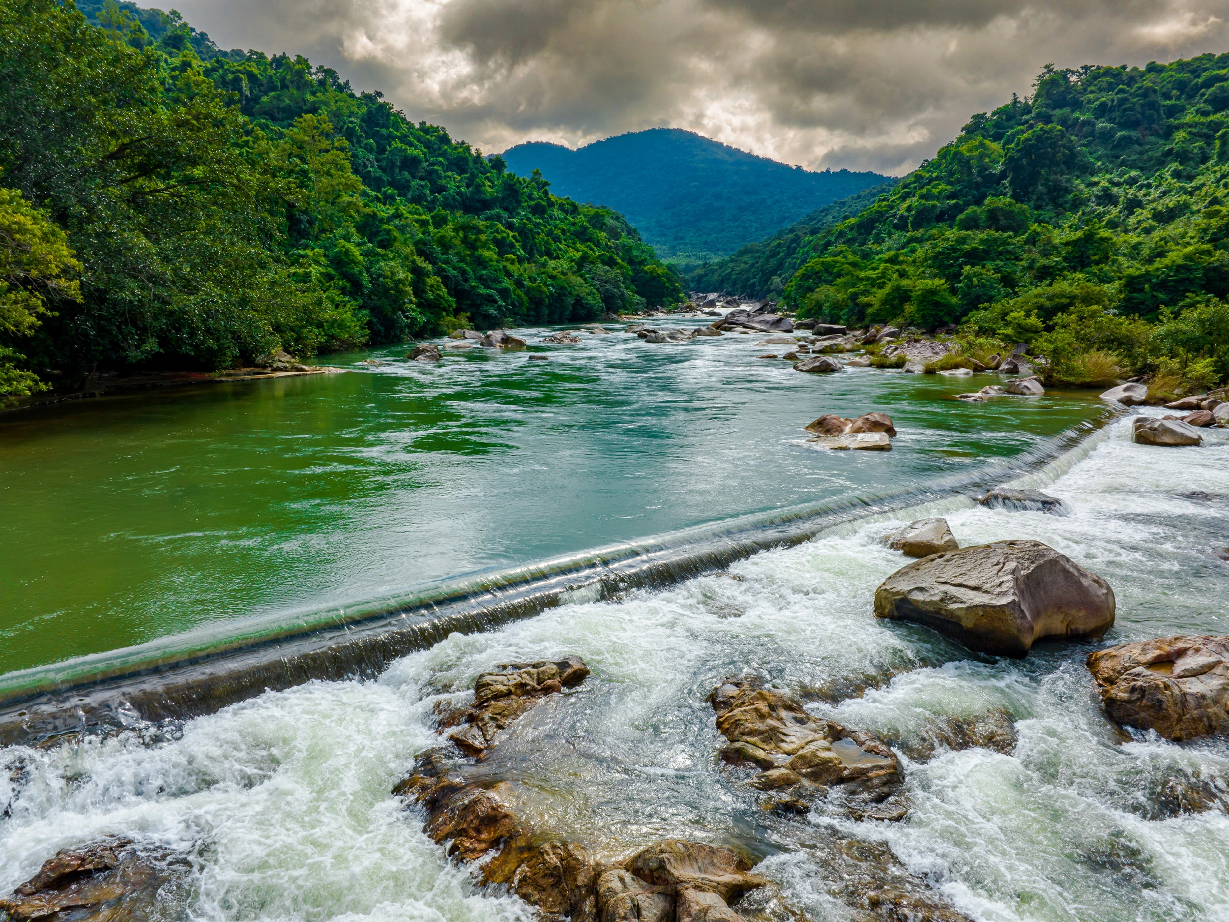 Khung cảnh thiên nhiên hoang sơ tại khu du lịch Hầm Hô.
