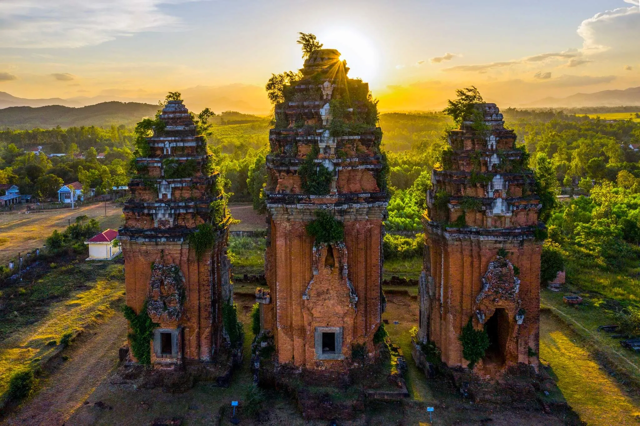 Top tháp Chăm Bình Định (cũ) mang giá trị kiến trúc và lịch sử đặc biệt